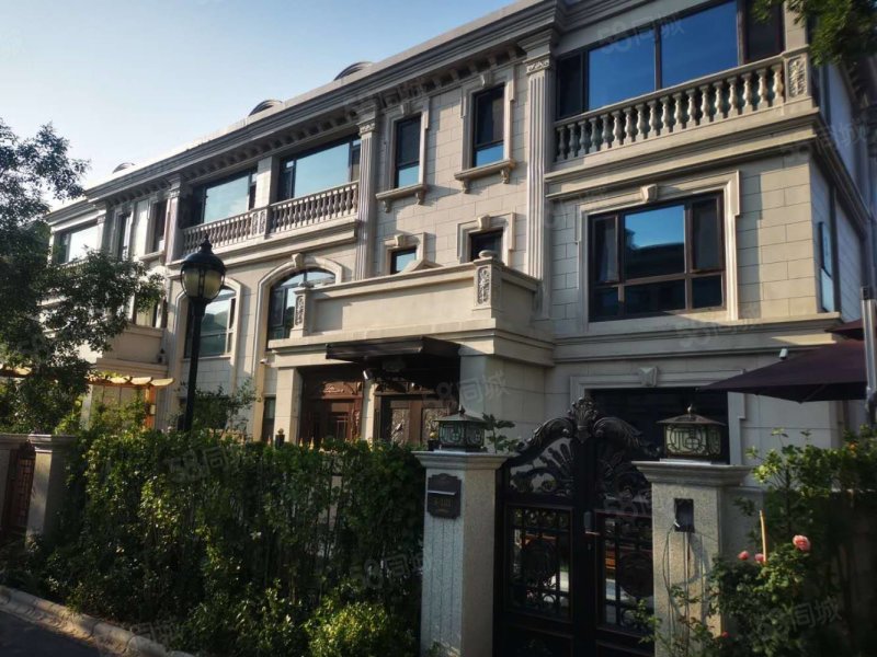 阳光城花满墅3室2厅3卫165㎡南北173万