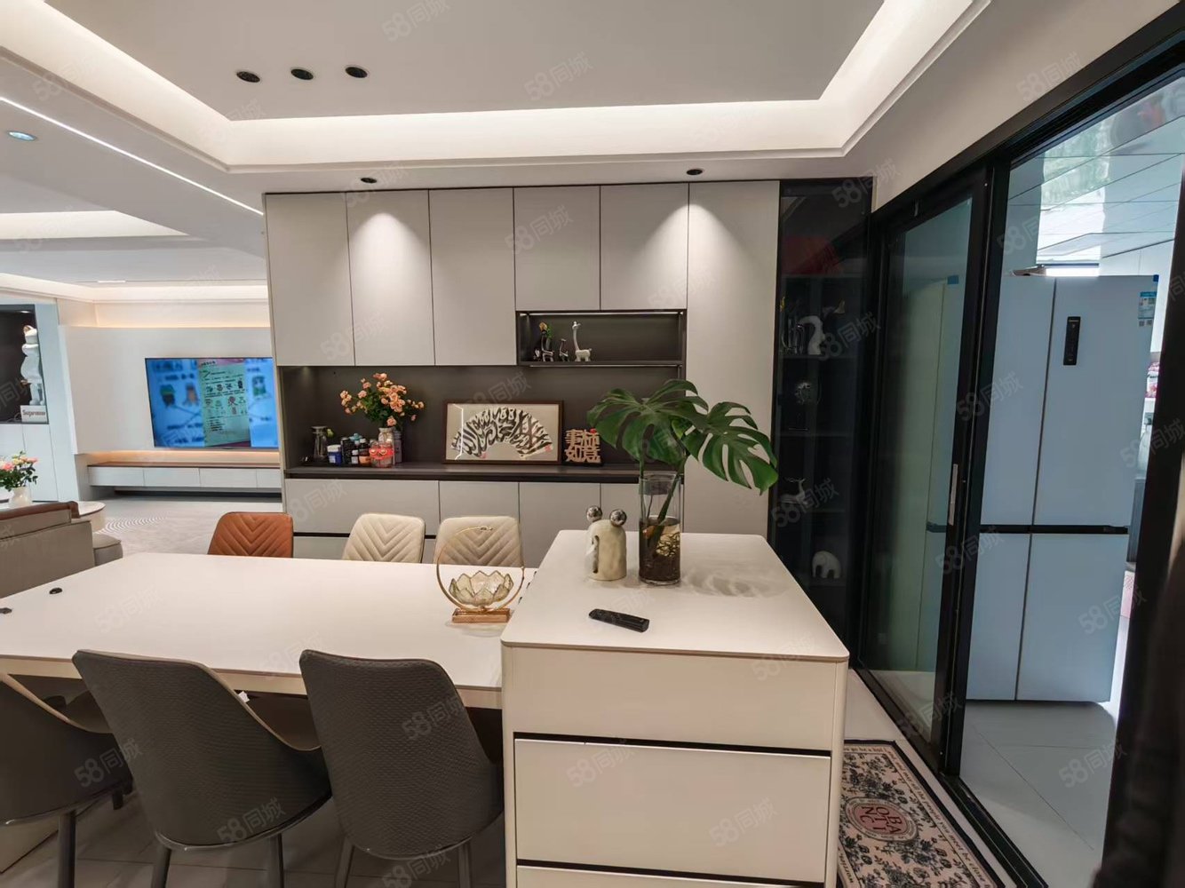 合景泰富云湖天镜3室2厅2卫130㎡东南95万