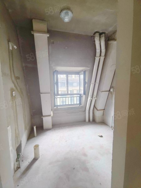 御湖庄园瞰湖花苑3室2厅3卫149㎡南159万