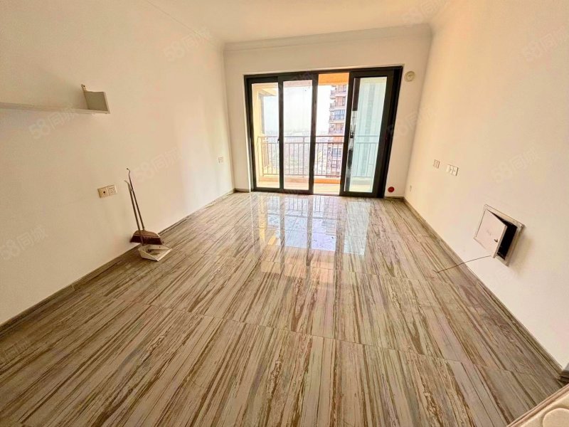 【10图】110万 真 格 夹边套 好楼层 采光好!