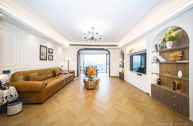 金色比华利4室2厅161.61㎡128.8万二手房图片