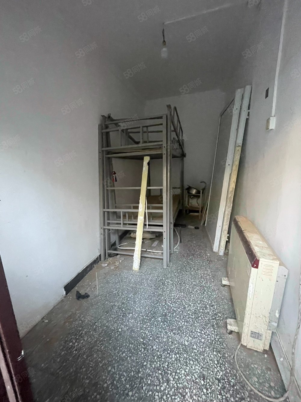 豆角胡同小區(qū)1室0廳1衛(wèi)10㎡南北190萬