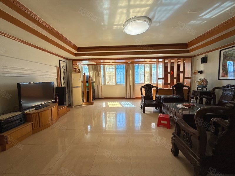 西荣路小区3室2厅2卫148㎡南北75万