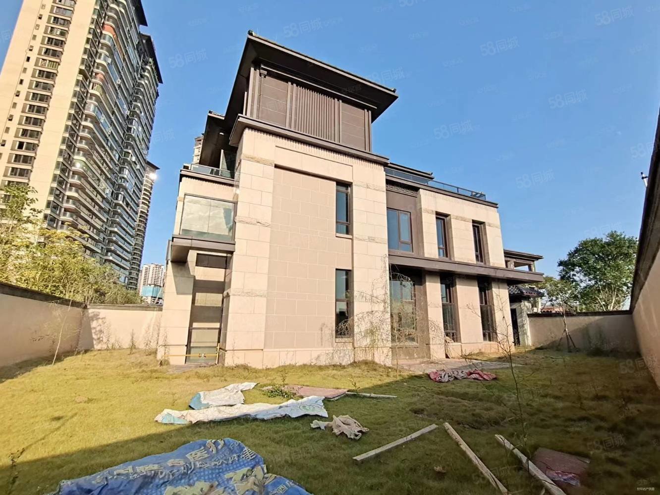 保利冠江墅江景别墅200平米花园