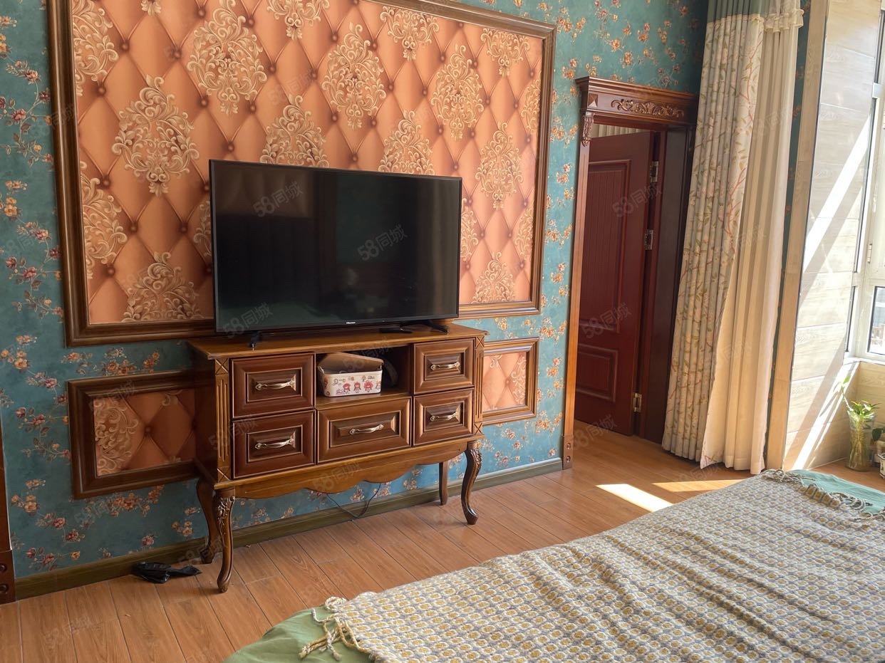 凤栖花园4室2厅2卫205㎡南北110万