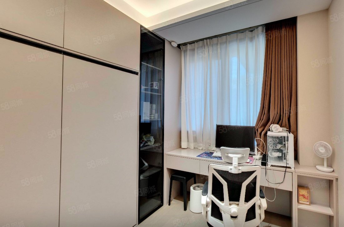 中海天鉆4室2廳3衛(wèi)165.46㎡南北890萬