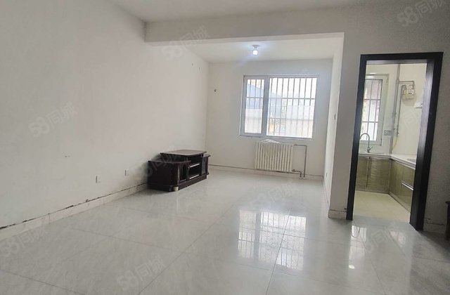 急售    火车站 免大税 小三室 电梯房 40来万 房龄新