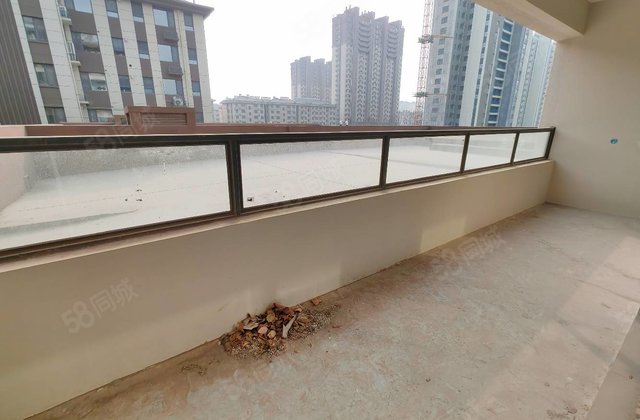 新房未住！电梯小洋房！电梯3楼共6层！送车位送储藏室！走一手