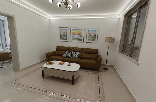 嘉明，一楼，精装修三室，拎包入住，房东急售