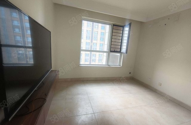 星美三室两厅一卫，带车位地下室免大税，南北通透户型，拎包入住