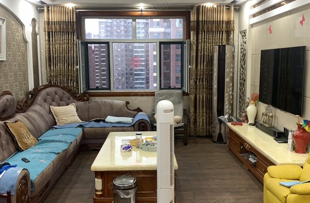 市中心振兴路精装带车位着急卖房