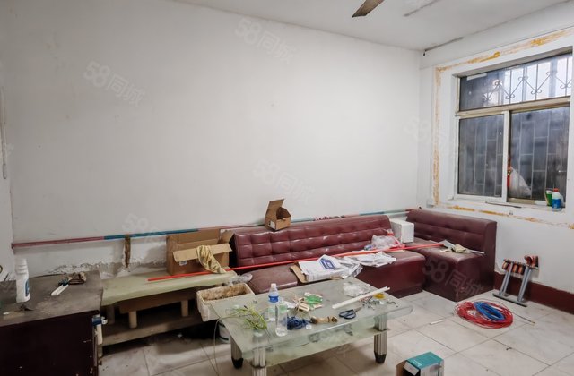 兴华东路 表厂家属院 一楼带院带配房 拆迁可换电梯洋房