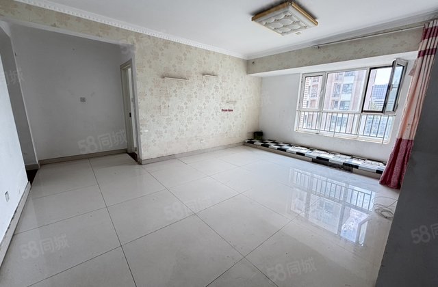 东昌中学隔壁阳光逸墅，带车位全明户型小高层