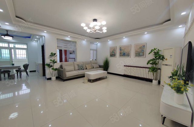 总高11层的电梯7楼 三室双卫 精装修送家具家电 有钥匙