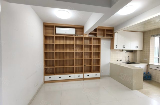 龙湾商品 带车位免大税 南北通透 精装修 看房有钥匙