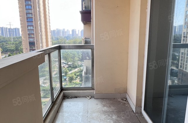 36 星光朗悦府西邻，金田阳光，有证，免大税可按揭，大卧室，