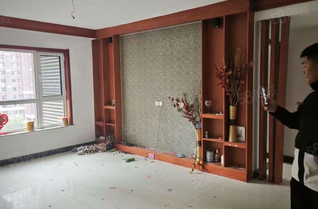 水岸花语，没有过户费用，全款走一手，带地下室。急售