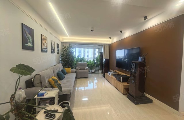 东昌东，精装四居室，带车位储藏室，送家具家电，免大税，可按揭