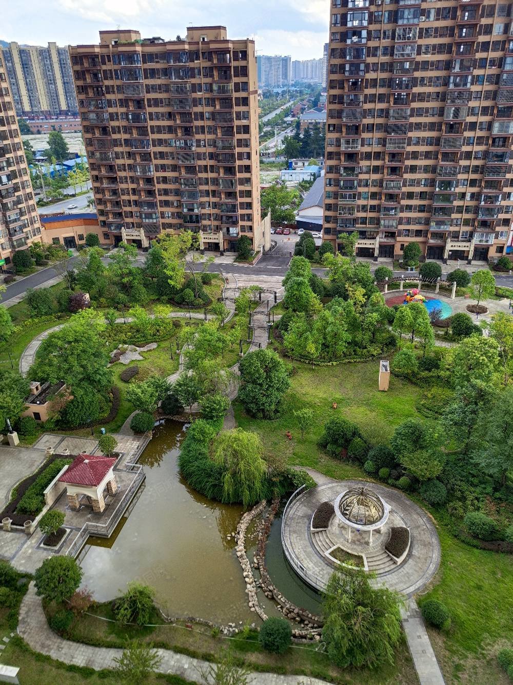 南州国际星岸高档住宅小区环境清静舒适空气有一单独车位出售