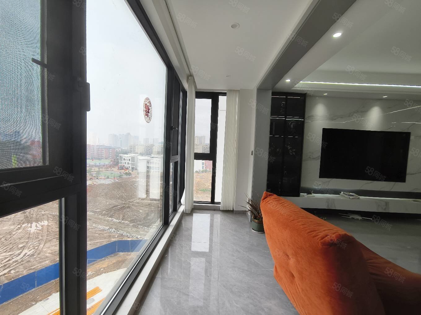 德和沁园4室2厅2卫139㎡南北130万