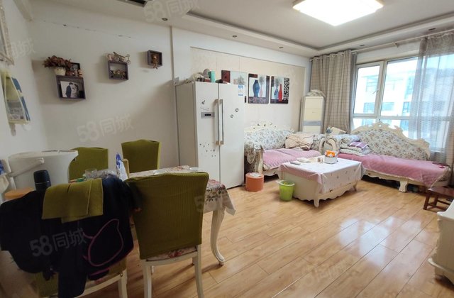 急售，公园大润发附近，单价6开头，宝徕花园电梯三室双卫