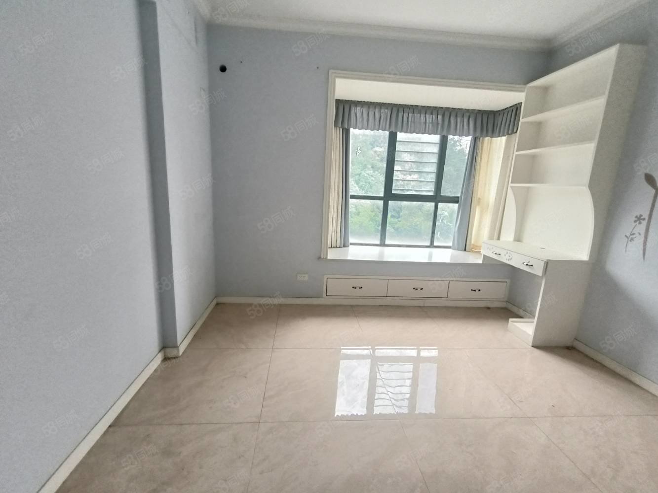 天麟汇景园3室2厅2卫112㎡南北99万