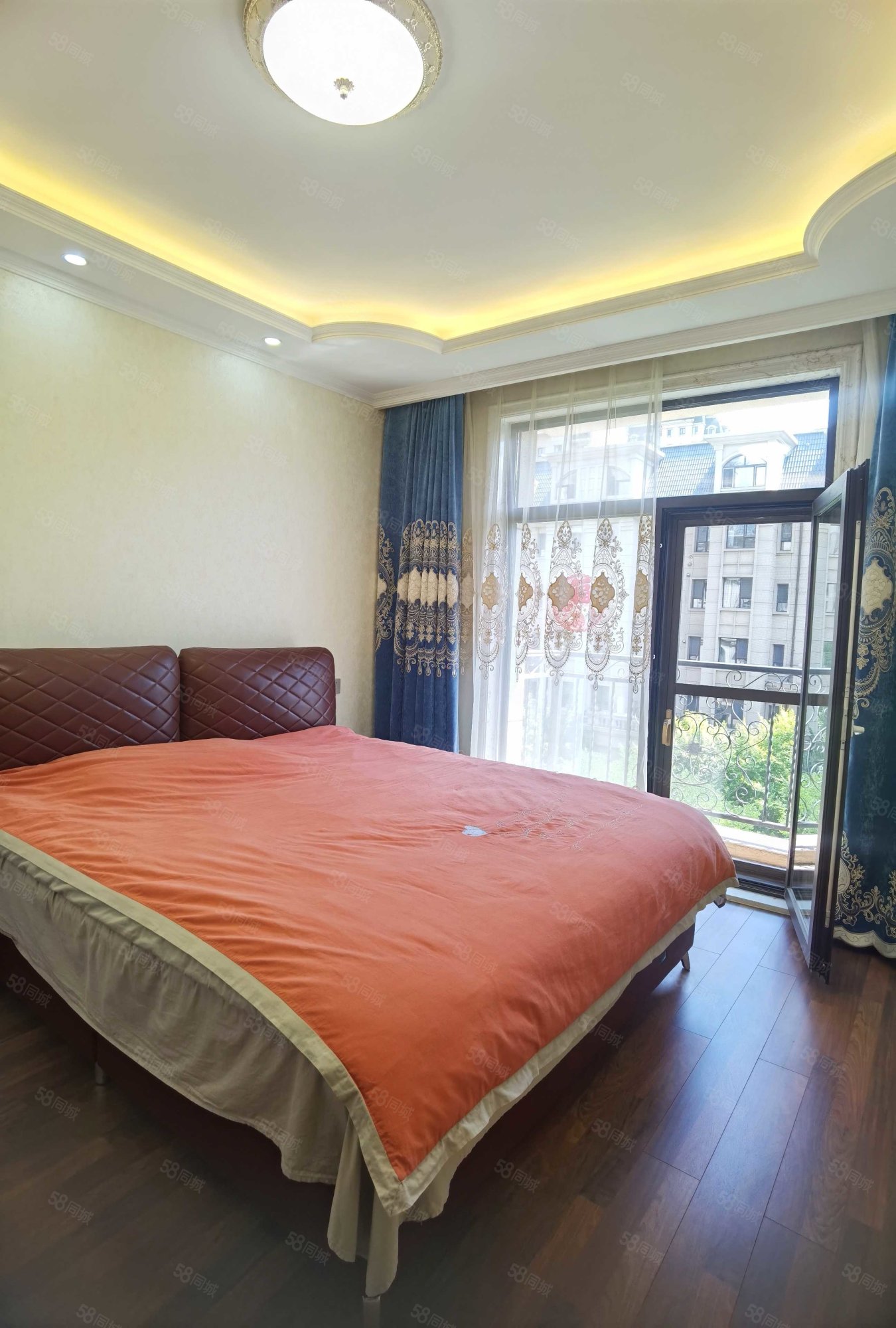 山语城3室2厅2卫140㎡南115万