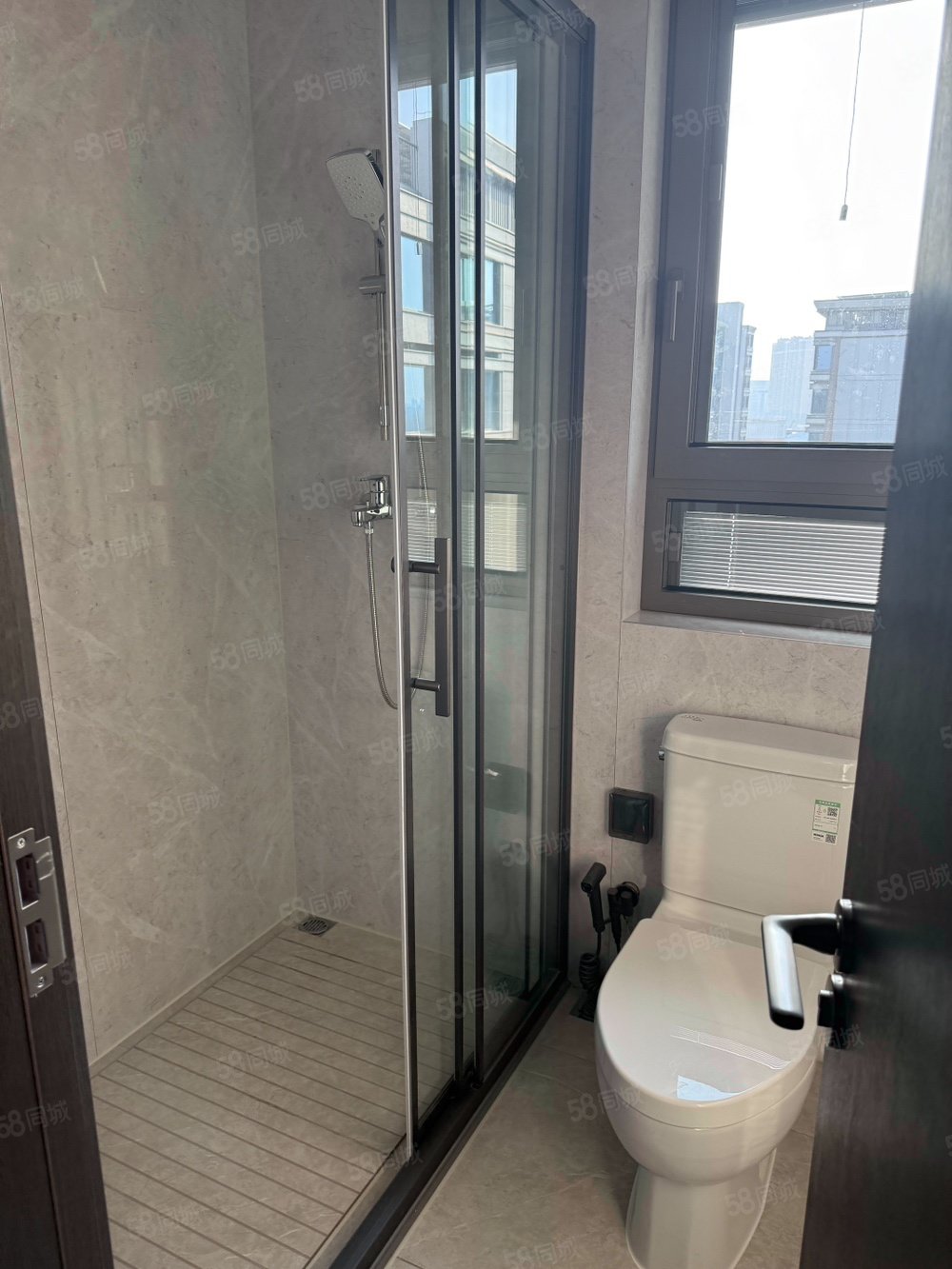 招商璀璨時代4室2廳2衛(wèi)140㎡南北599萬