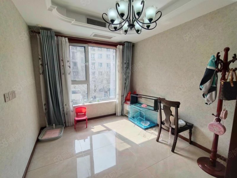 紫晶苑洋房带阁楼免大税送四个车位精装修可议价