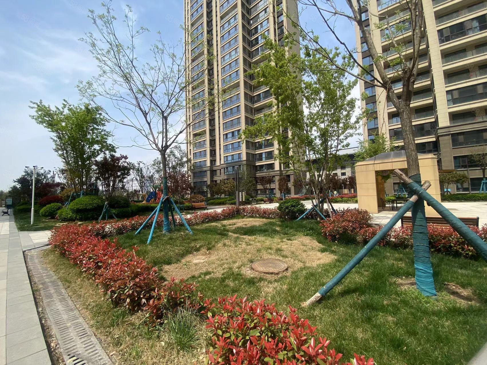 【10图】沣西新城吾悦公馆三室精装修,满二无大税,无遮挡楼位好,吾悦