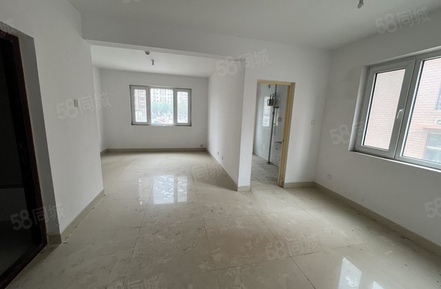 先锋社区，边户，两室两厅一卫，带地下室随便停车