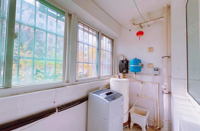 香江西邻，康城花园一楼，三室两厅，免大税