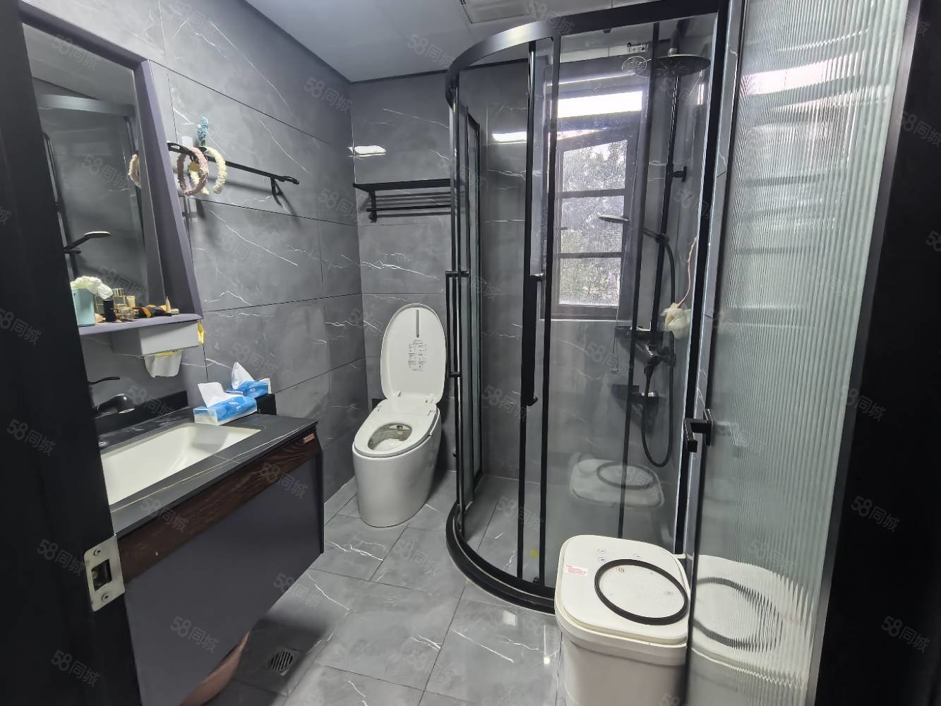 港中旅公元6室2厅3卫143㎡南北189万