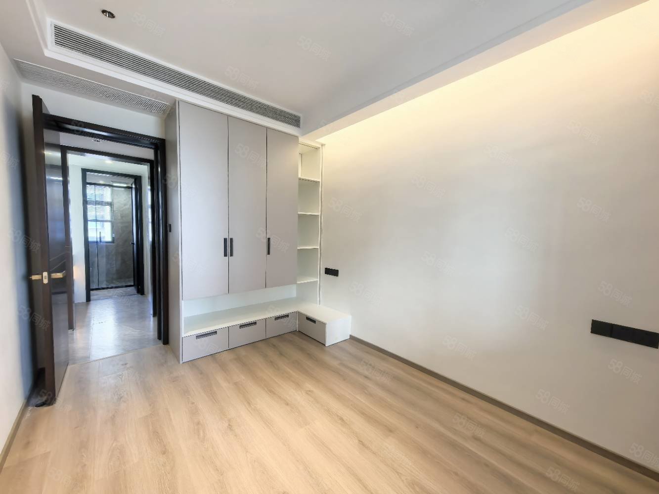 天秀湾4室2厅2卫202㎡南北258万