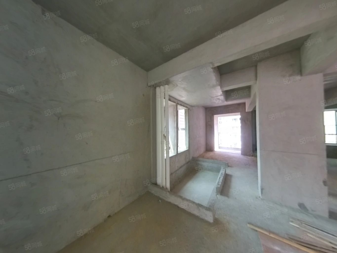 金域澜岸3室2厅3卫159㎡东南230.55万