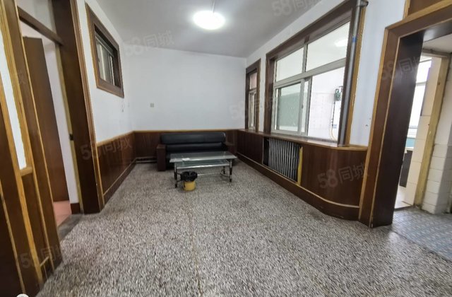 文轩，外国语 老一中 龙山北区 三楼 带储藏室看房有钥匙