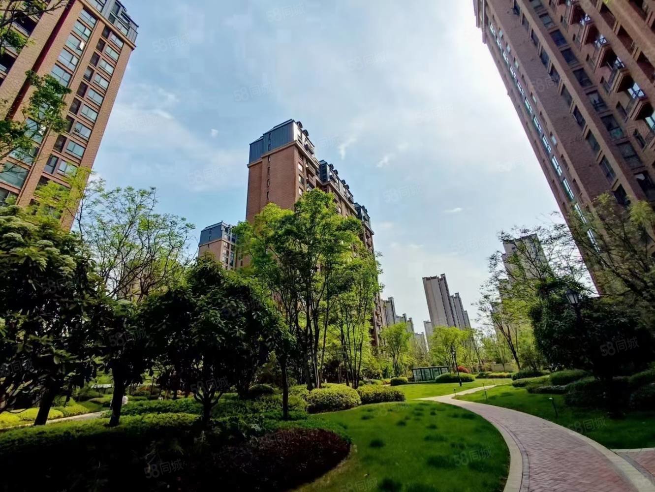 普罗旺世龙之梦东苑4室2厅2卫160㎡东530万