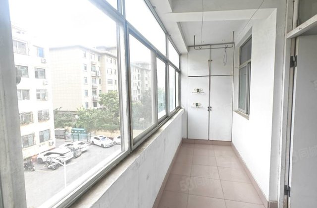 东昌中学本校好停车！毛纺厂小区三楼三室免大税带储！振兴路小學