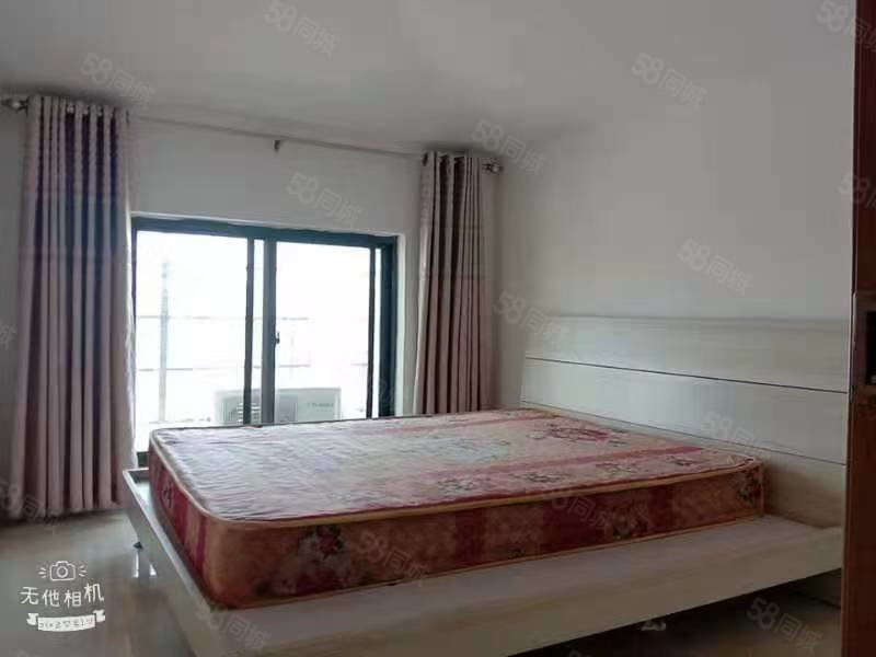 共和名城6室4厅4卫126㎡南80万