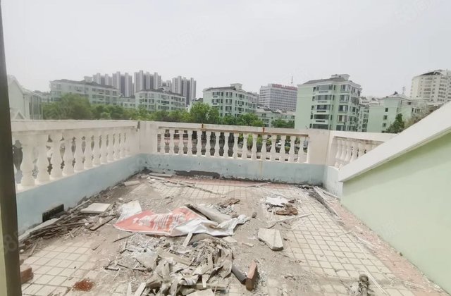 带车库，上下三层别墅，鸿顺花园，香江，城市之尊，阳光实验