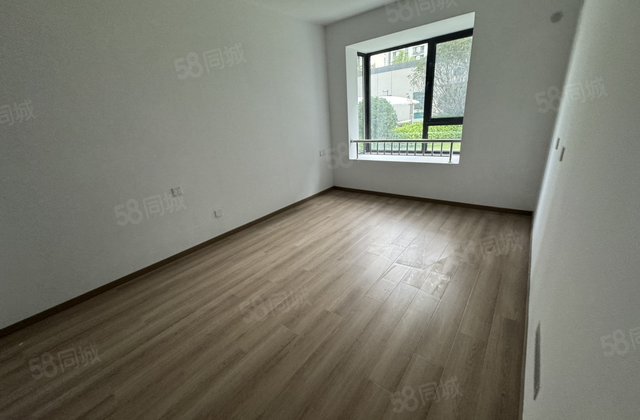 电大 城市  3室2卫车位