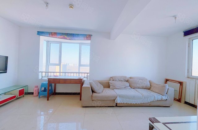 急售 香江附近电梯精装修 适合老人住 温馨小三室 看房方便