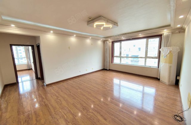 滨河御府三室  边户 小区环境好 绿树成荫