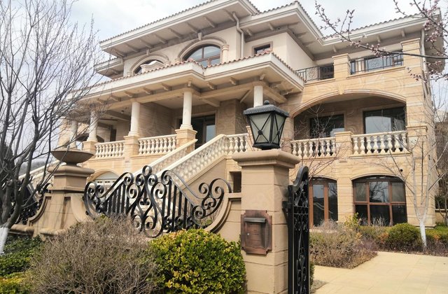 碧桂园波尔多~送100平地下~自家三层叠拼别墅~60平院