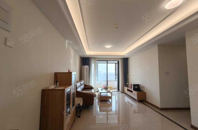 小三房 近医院 中间楼层 商圈成熟 带车位，带储室  免大税