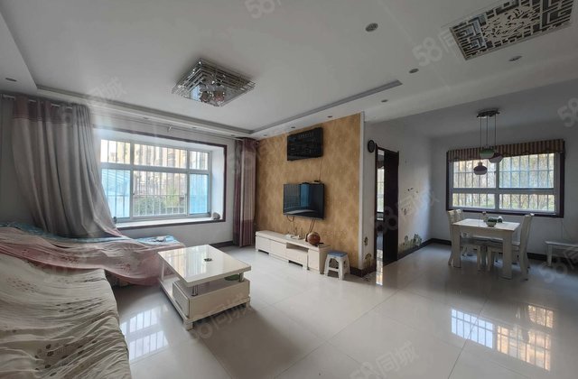 一楼带院子 翡翠城 三室两厅 边户 前无遮挡 采光好