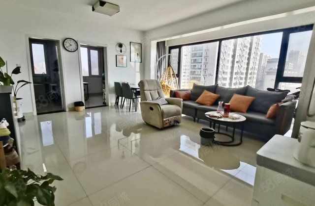 房东急售，精装落地窗 正规三室 双阳台 随时看房，新房