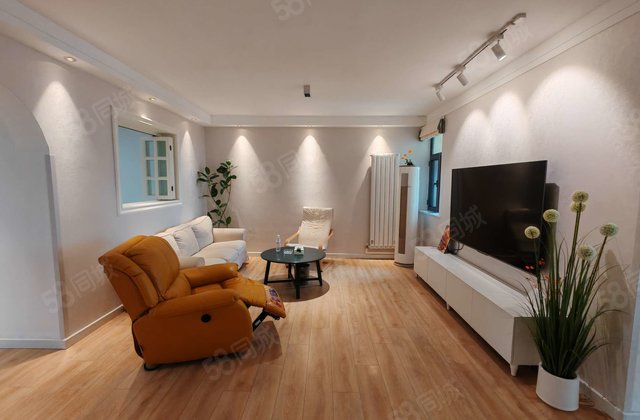 金凤龙庭 商业配套成熟 电梯房 南北通透 医疗配套成熟