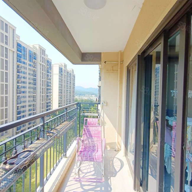 华发依山郡 楼龄新 带电梯 产权清晰 满二 双卫