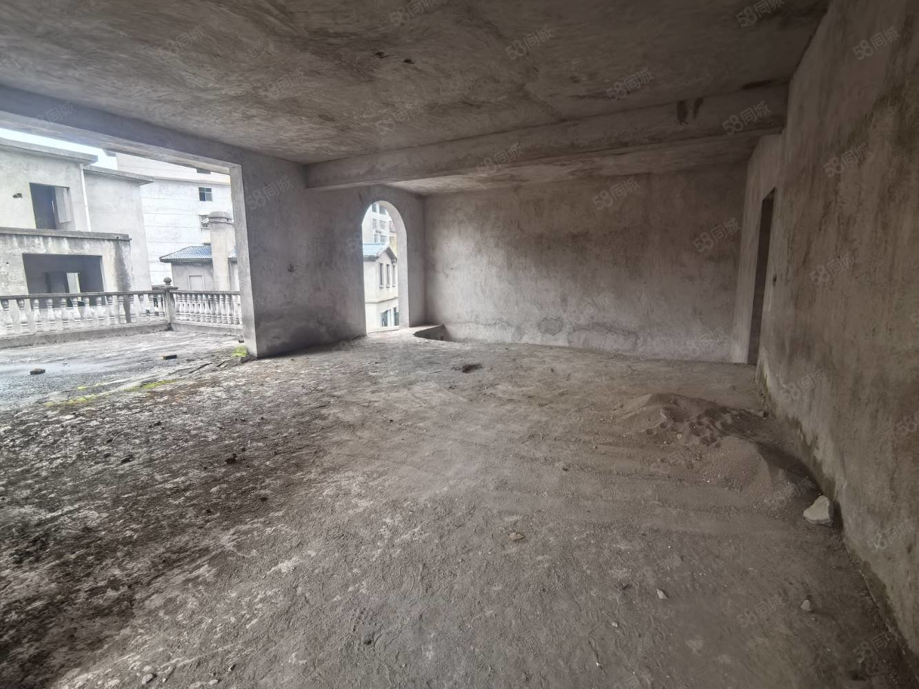 袁山西路别墅8室3厅3卫260㎡南北169万